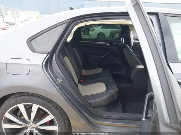 1VWJM7A32JC040264 2018 VOLKSWAGEN PASSAT - Image 8