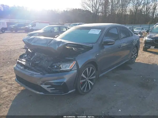 1VWJM7A32JC040295 2018 VOLKSWAGEN PASSAT - Image 2