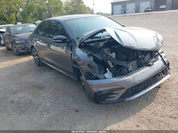 1VWJM7A32JC040300 2018 VOLKSWAGEN PASSAT - Image 1