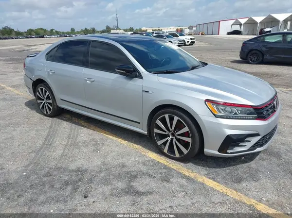 1VWJM7A32JC051183 2018 VOLKSWAGEN PASSAT - Image 1