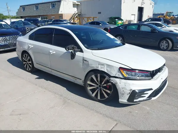 1VWJM7A33JC029614 2018 VOLKSWAGEN PASSAT - Image 1