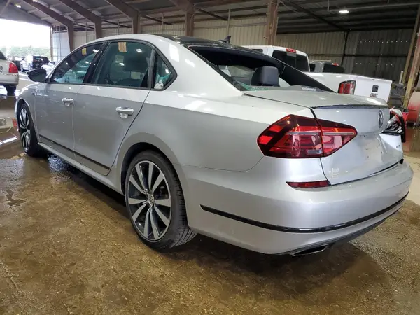 1VWJM7A33JC032576 2018 VOLKSWAGEN PASSAT - Image 2