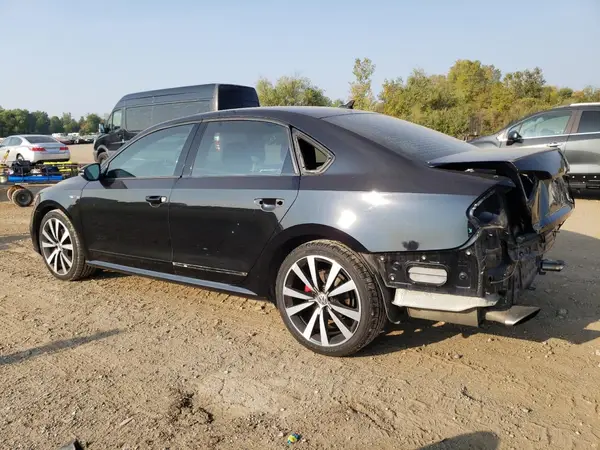 1VWJM7A33JC032710 2018 VOLKSWAGEN PASSAT - Image 2
