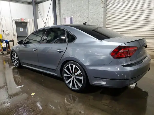 1VWJM7A33JC033601 2018 VOLKSWAGEN PASSAT - Image 2