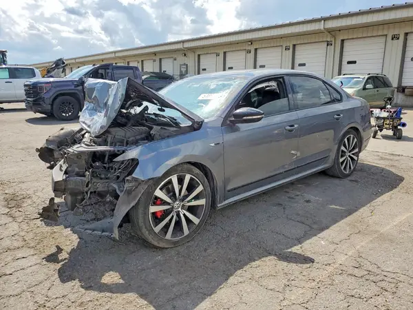 1VWJM7A33JC036935 2018 VOLKSWAGEN PASSAT - Image 1