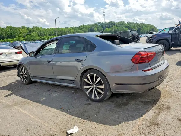 1VWJM7A33JC036935 2018 VOLKSWAGEN PASSAT - Image 2