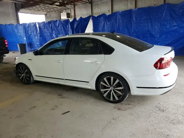 1VWJM7A33JC038619 2018 VOLKSWAGEN PASSAT - Image 2