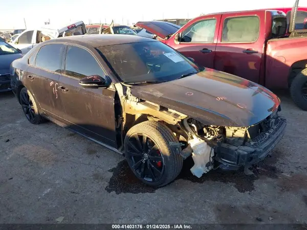 1VWJM7A33JC046493 2018 VOLKSWAGEN PASSAT - Image 1