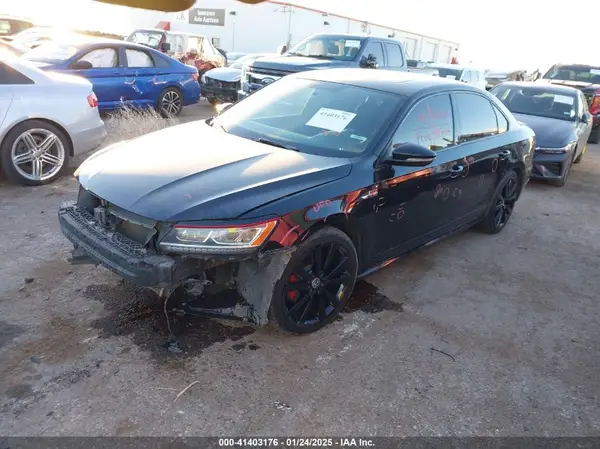 1VWJM7A33JC046493 2018 VOLKSWAGEN PASSAT - Image 2