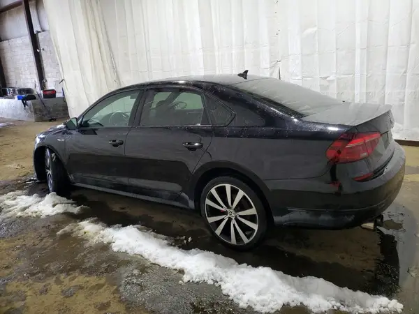 1VWJM7A35JC030442 2018 VOLKSWAGEN PASSAT - Image 2