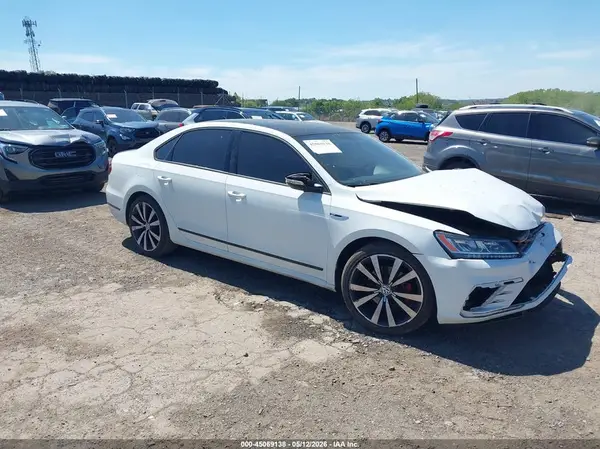 1VWJM7A35JC037584 2018 VOLKSWAGEN PASSAT - Image 1