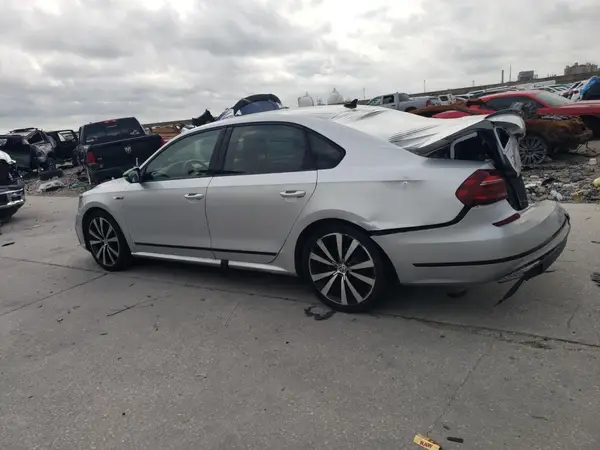 1VWJM7A35JC039965 2018 VOLKSWAGEN PASSAT - Image 2