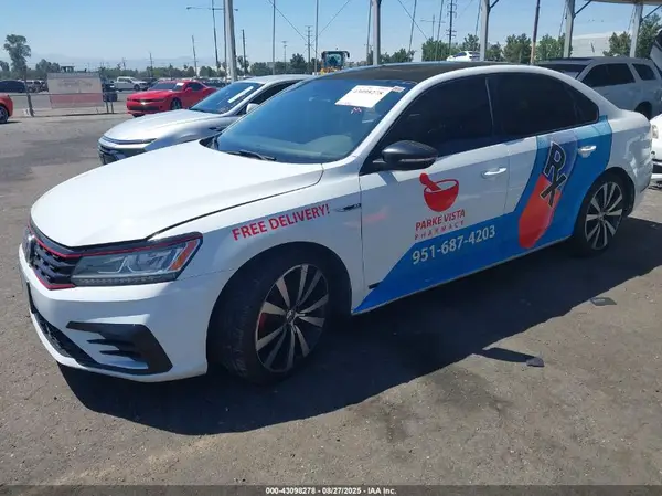 1VWJM7A35JC040209 2018 VOLKSWAGEN PASSAT - Image 2
