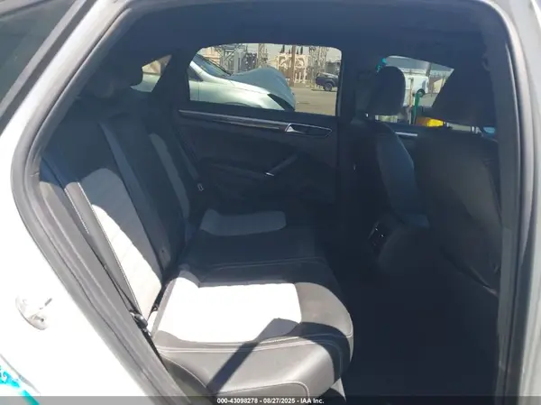 1VWJM7A35JC040209 2018 VOLKSWAGEN PASSAT - Image 8