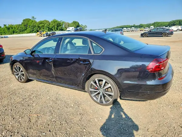 1VWJM7A35JC046396 2018 VOLKSWAGEN PASSAT - Image 2