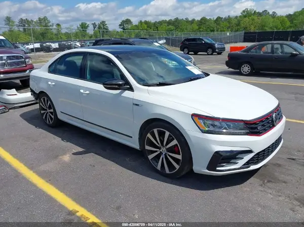 1VWJM7A36JC024603 2018 VOLKSWAGEN PASSAT - Image 1