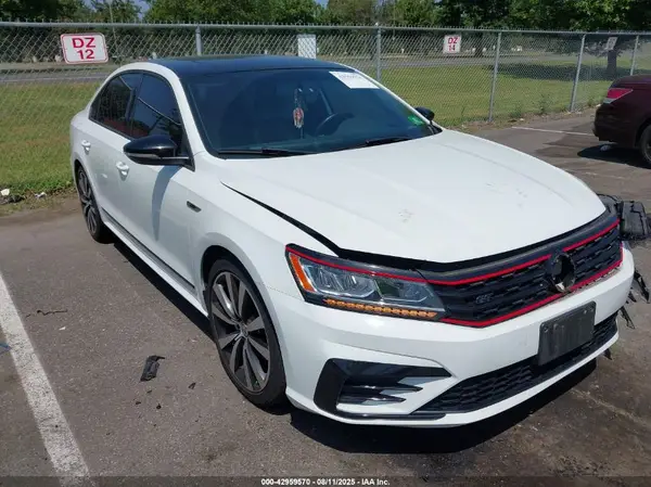 1VWJM7A36JC027341 2018 VOLKSWAGEN PASSAT - Image 1