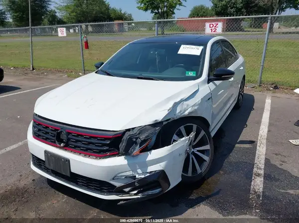 1VWJM7A36JC027341 2018 VOLKSWAGEN PASSAT - Image 2
