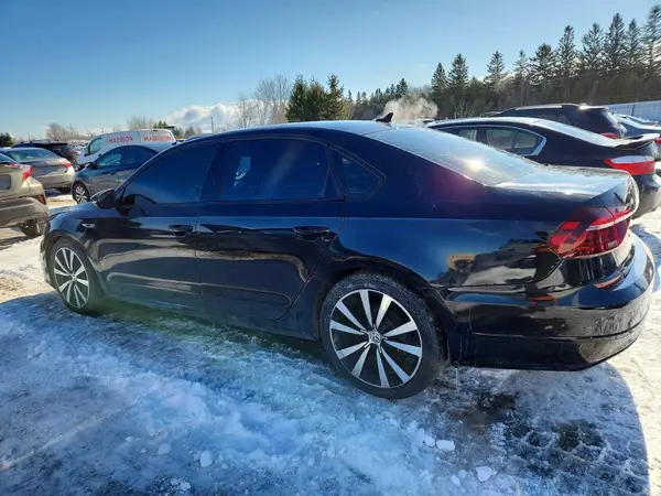 1VWJM7A36JC032569 2018 VOLKSWAGEN PASSAT - Image 2
