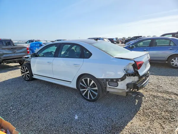1VWJM7A36JC035522 2018 VOLKSWAGEN PASSAT - Image 2