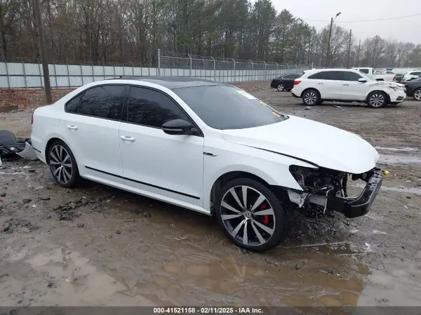 1VWJM7A37JC033830 2018 VOLKSWAGEN PASSAT - Image 1