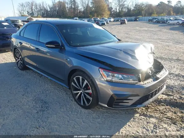 1VWJM7A37JC035528 2018 VOLKSWAGEN PASSAT - Image 1