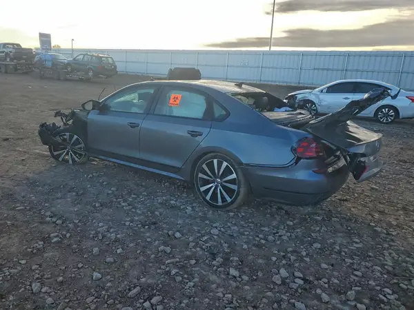 1VWJM7A37JC037277 2018 VOLKSWAGEN PASSAT - Image 2