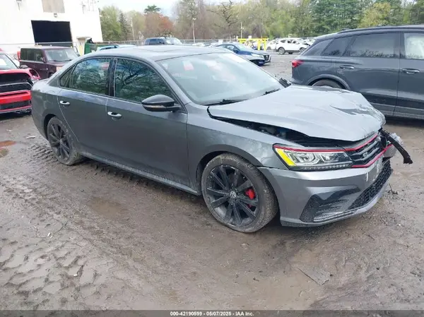 1VWJM7A37JC040728 2018 VOLKSWAGEN PASSAT - Image 1