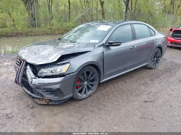 1VWJM7A37JC040728 2018 VOLKSWAGEN PASSAT - Image 2