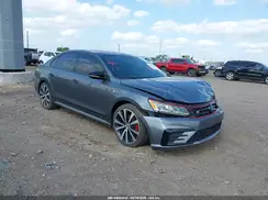 1VWJM7A37JC048425 2018 VOLKSWAGEN PASSAT