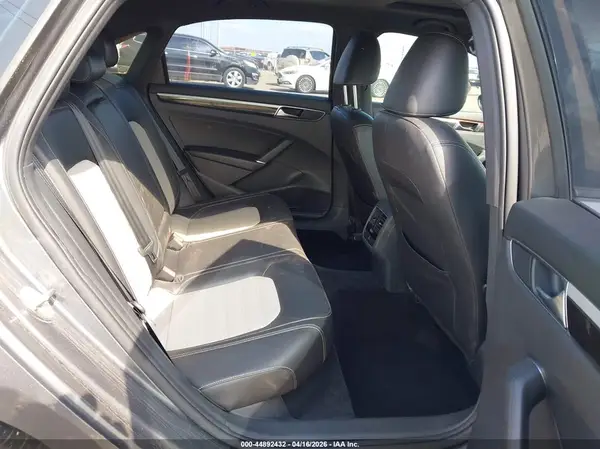 1VWJM7A37JC048425 2018 VOLKSWAGEN PASSAT - Image 8