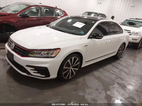 1VWJM7A38JC030256 2018 VOLKSWAGEN PASSAT - Image 2