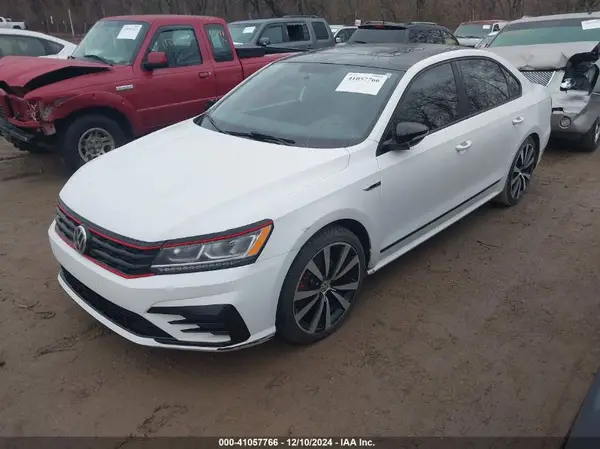 1VWJM7A38JC042133 2018 VOLKSWAGEN PASSAT - Image 2