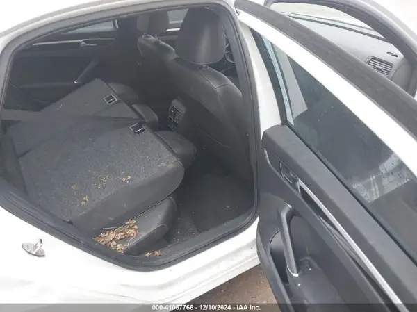 1VWJM7A38JC042133 2018 VOLKSWAGEN PASSAT - Image 8