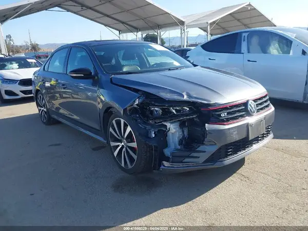 1VWJM7A39JC026572 2018 VOLKSWAGEN PASSAT - Image 1