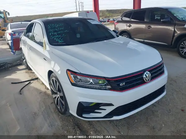 1VWJM7A39JC030184 2018 VOLKSWAGEN PASSAT - Image 1