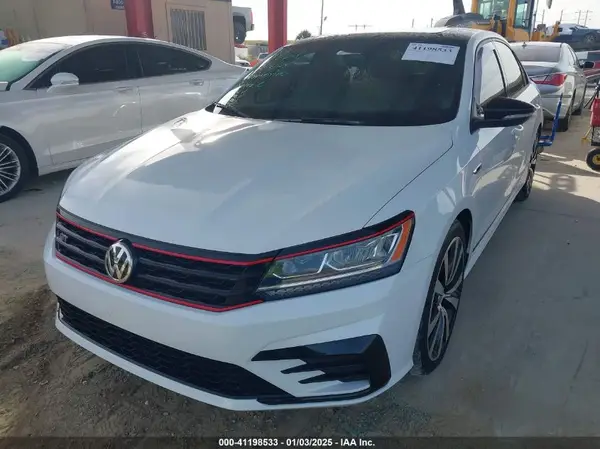 1VWJM7A39JC030184 2018 VOLKSWAGEN PASSAT - Image 2