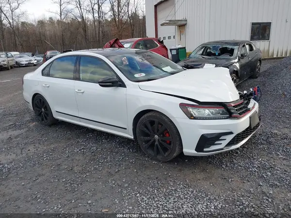 1VWJM7A39JC049527 2018 VOLKSWAGEN PASSAT - Image 1