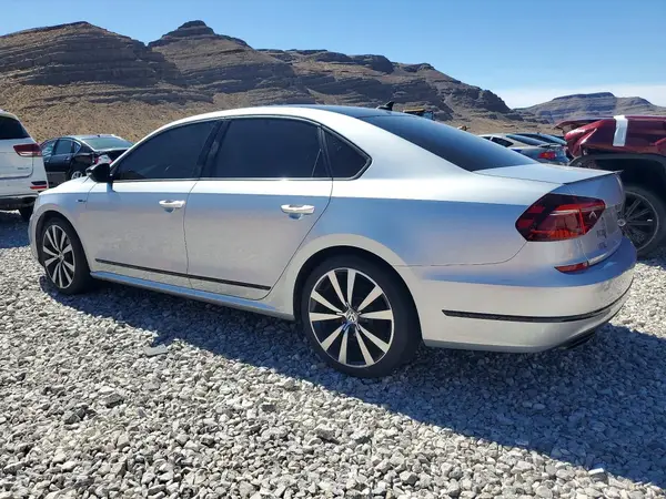 1VWJM7A39JC050578 2018 VOLKSWAGEN PASSAT - Image 2