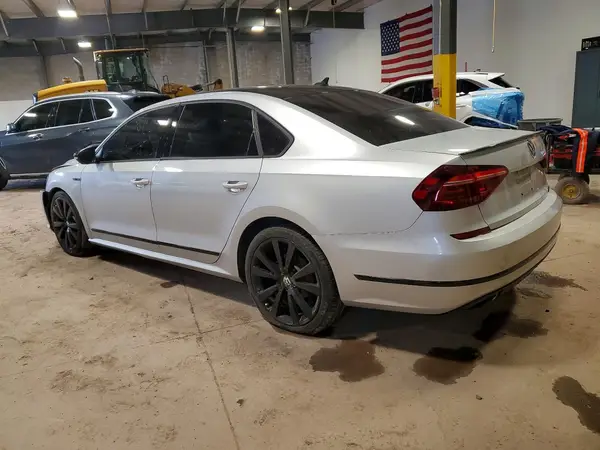 1VWJM7A39JC051441 2018 VOLKSWAGEN PASSAT - Image 2