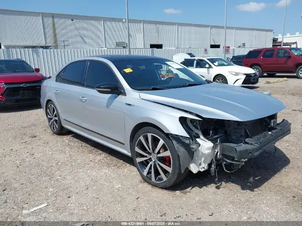 1VWJM7A39JC051746 2018 VOLKSWAGEN PASSAT - Image 1