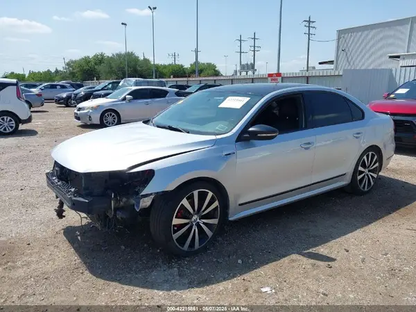 1VWJM7A39JC051746 2018 VOLKSWAGEN PASSAT - Image 2