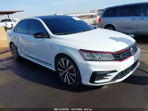 1VWJM7A3XJC033451 2018 VOLKSWAGEN PASSAT - Image 1