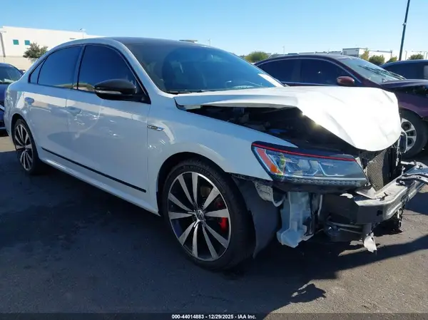 1VWJM7A3XJC035779 2018 VOLKSWAGEN PASSAT - Image 1