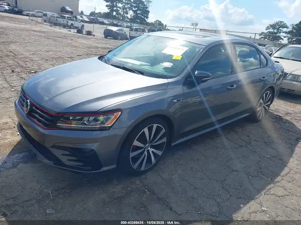 1VWJM7A3XJC050511 2018 VOLKSWAGEN PASSAT - Image 2
