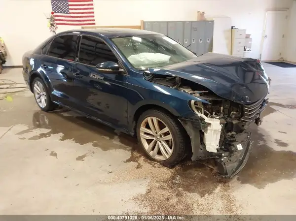 1VWLA7A30KC008917 2019 VOLKSWAGEN PASSAT - Image 1