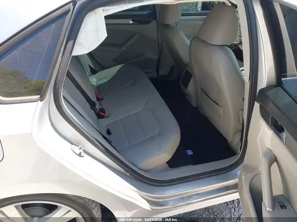 1VWLA7A32KC000690 2019 VOLKSWAGEN PASSAT - Image 8