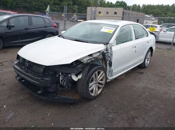 1VWLA7A33KC013965 2019 VOLKSWAGEN PASSAT - Image 2