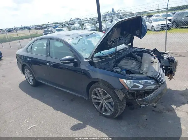 1VWLA7A33KC014226 2019 VOLKSWAGEN PASSAT - Image 1
