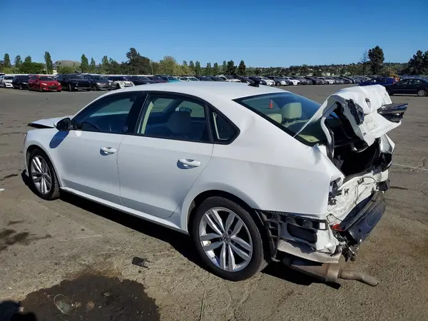 1VWLA7A34KC010069 2019 VOLKSWAGEN PASSAT - Image 2